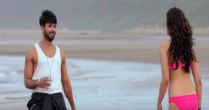 alia-bhat-in-hot-pink-bikini-shaandaar-movie-images